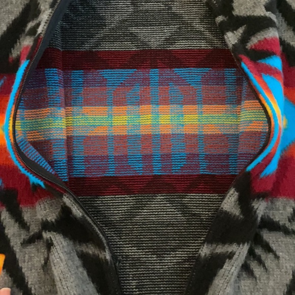 Artesan Hand Made Ecuadorian Wool Hoodie - Picture 5 of 10